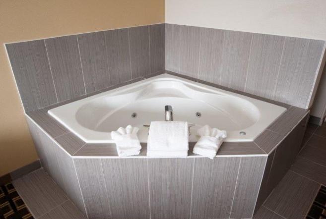 Western Star Inn And Suites Carlyle المظهر الخارجي الصورة