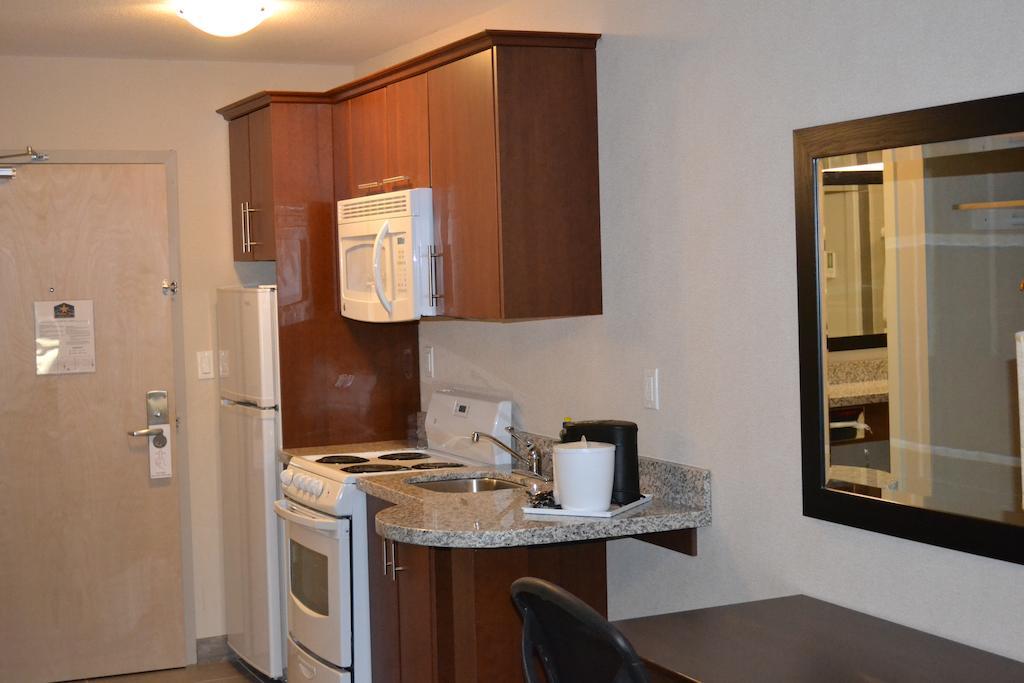 Western Star Inn And Suites Carlyle المظهر الخارجي الصورة