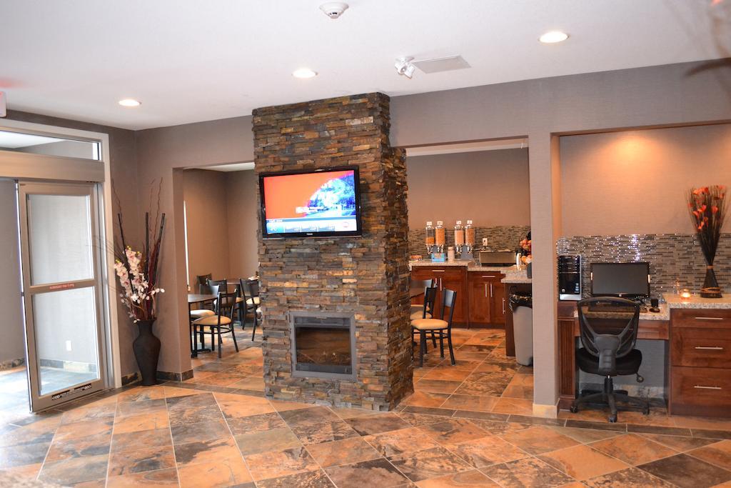 Western Star Inn And Suites Carlyle المظهر الخارجي الصورة